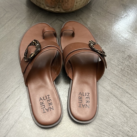 Naturalizer Finola Leather Buckle Detail Toe Loop Thong Sandals - Picture 6 of 11